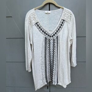 Style & Co V-Neck ¾ Sleeve Embroidered Peasant blouse asymmetric hem sz S BOHO